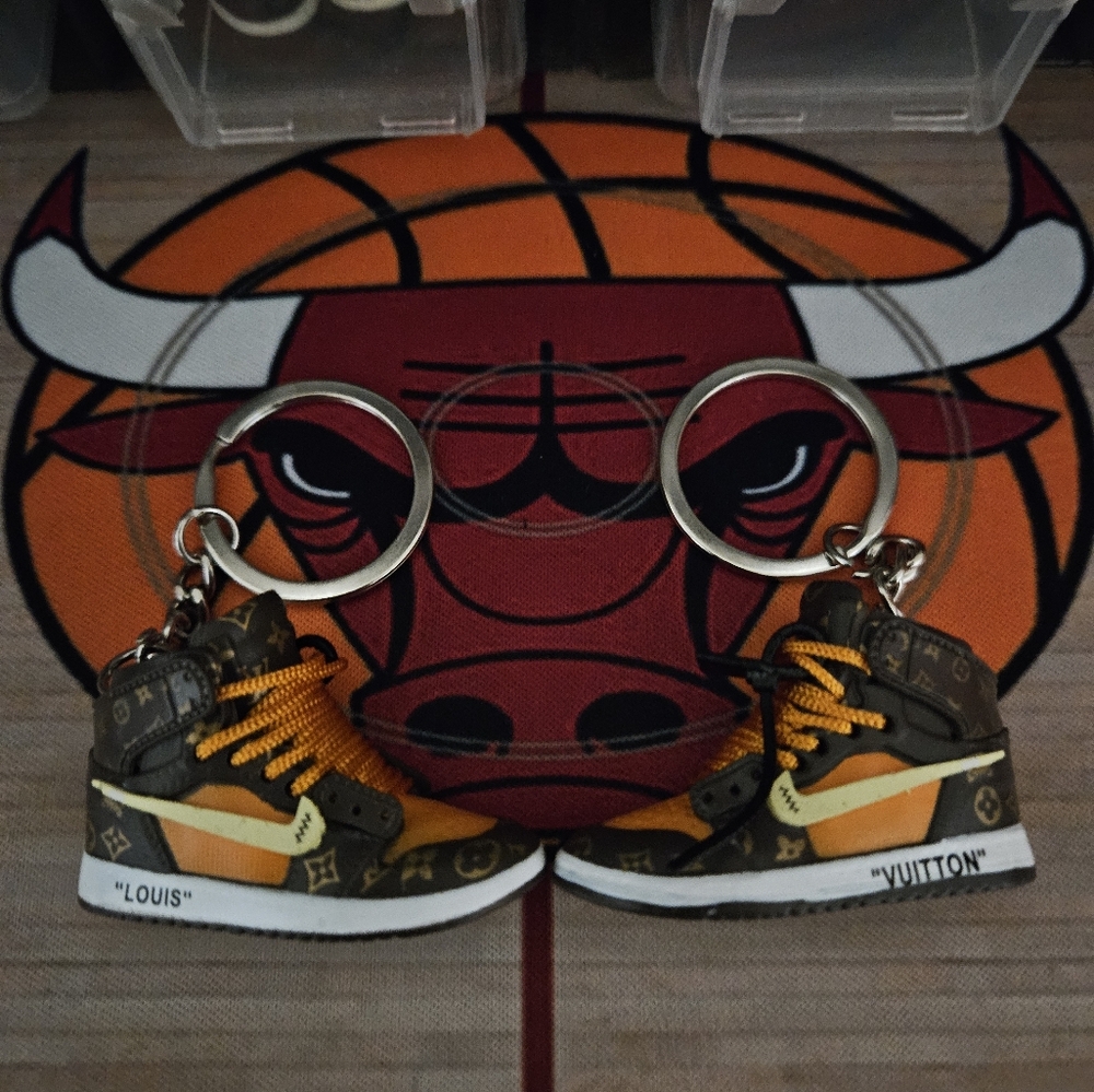 Nike Air Jordan Fashion pair of mini sneakers keychain. - Picture 4 of 8
